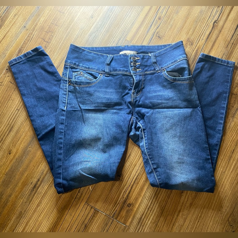 Wannabettabutt? Dark wash skinny jeans